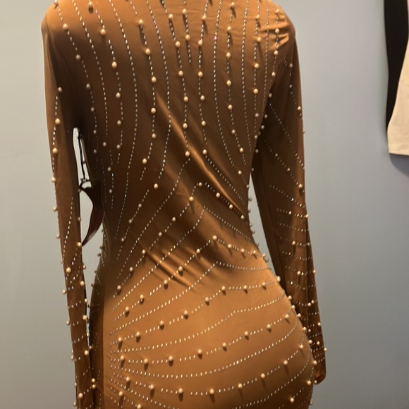 Beautiful brown dress with pearls - Picture 4 of 8